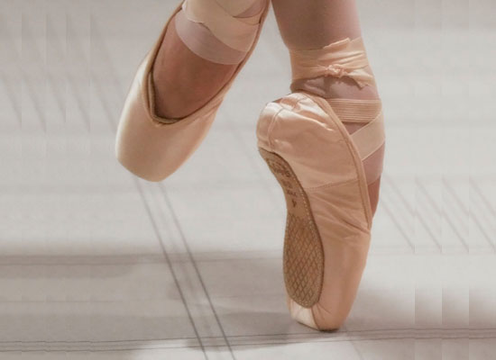 <span class="dojodigital_toggle_title">1200px-PointeShoes_01</span>